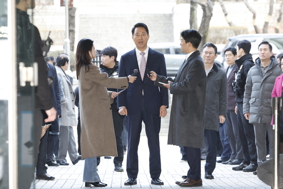 재판 출석하며 입장 밝히는 오세훈 서울시장