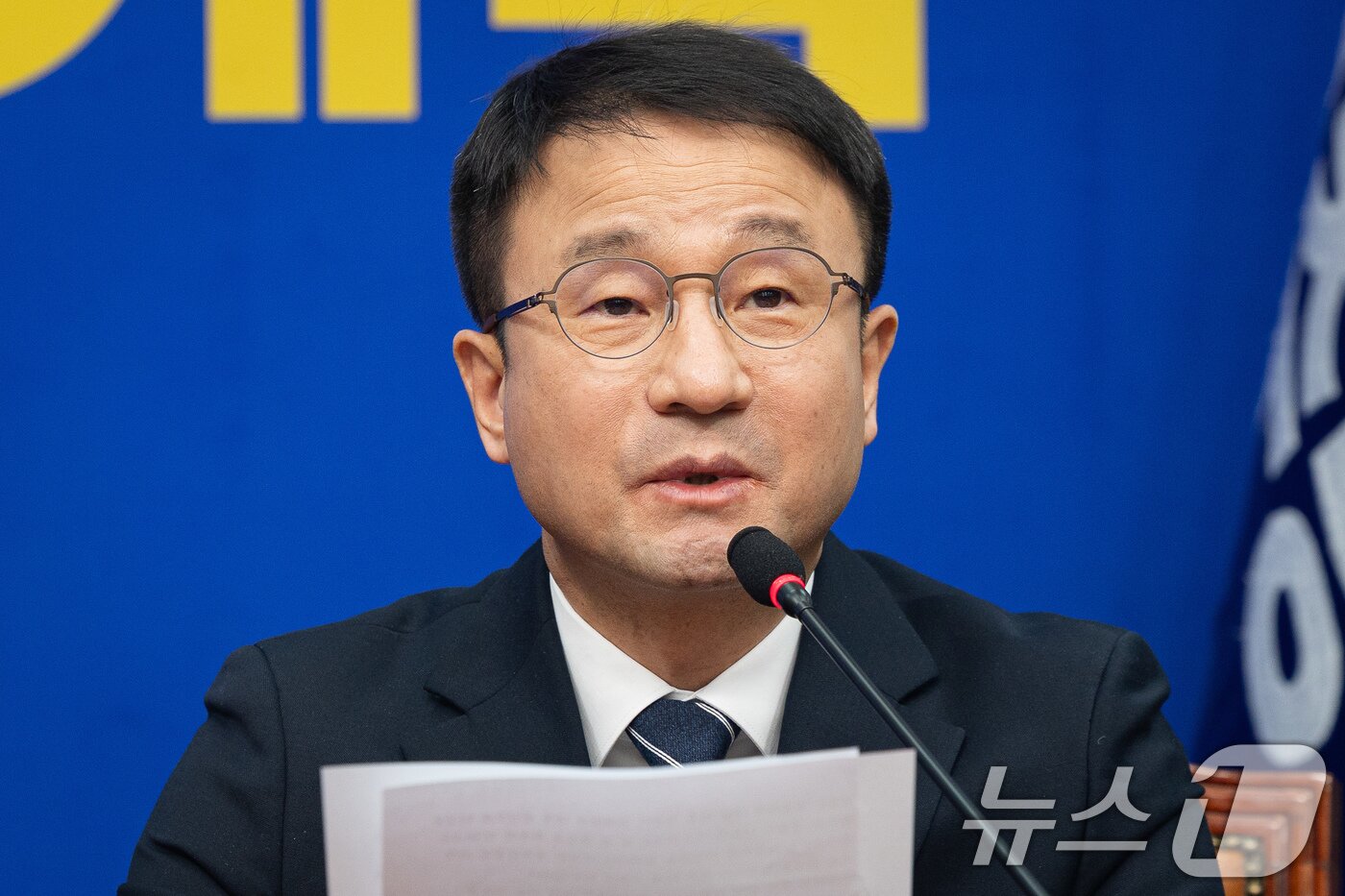 본문 이미지 - 한병도 더불어민주당 원내대표가 4일 서울 여의도 국회에서 열린 최고위원회의에서 모두 발언을 하고 있다. 2026.3.4 ⓒ 뉴스1 유승관 기자