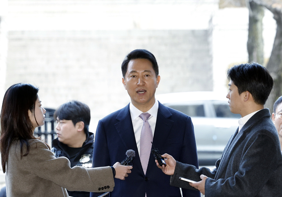 공판 첫 출석 입장 밝히는 오세훈 서울시장