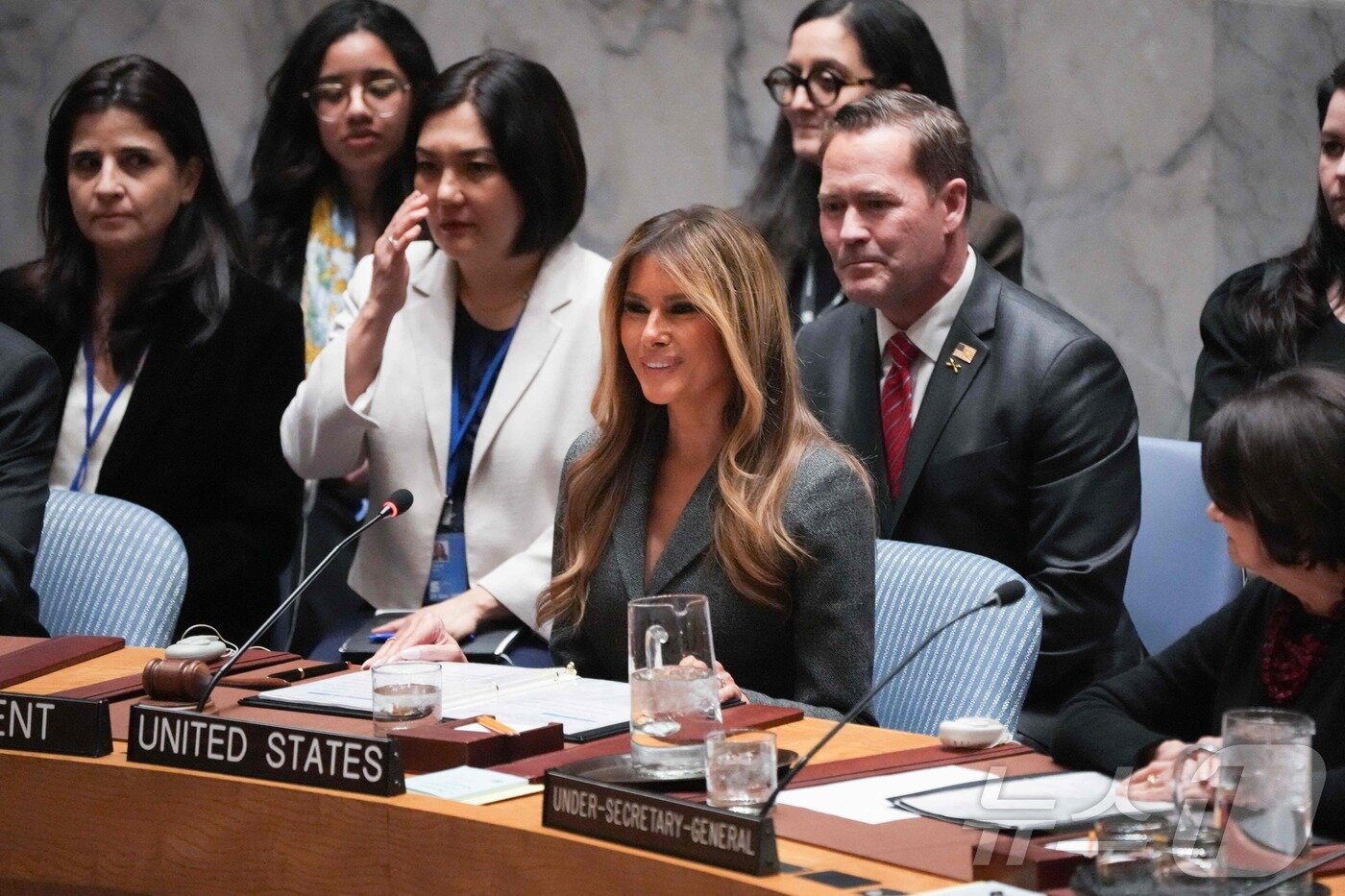 본문 이미지 - 멜라니아 트럼프 미국 영부인이 2일(현지시간) 뉴욕 유엔 본부에서 열린 유엔 안전보장이사회 회의를 주재하고 있다. ⓒ AFP=뉴스1