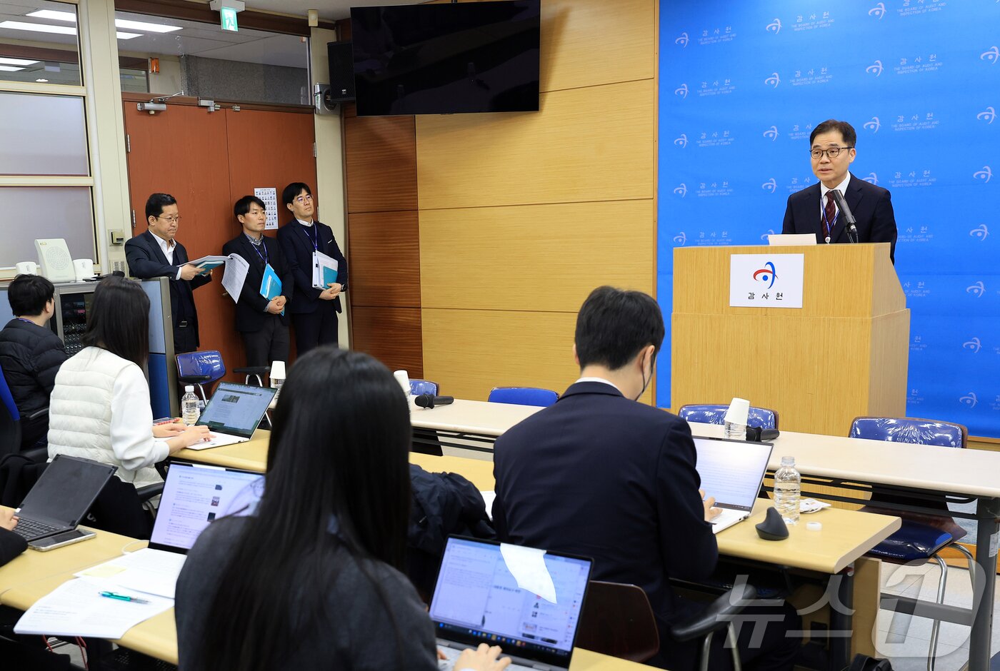 본문 이미지 - 행정안전감사국 제2과 김영호 과장이 4일 서울 종로구 감사원 제3별관 기자실에서 대한체육회 운영 및 관리·감독실태 주요 감사결과를 브리핑하고 있다. 2026.3.4 ⓒ 뉴스1 이호윤 기자
