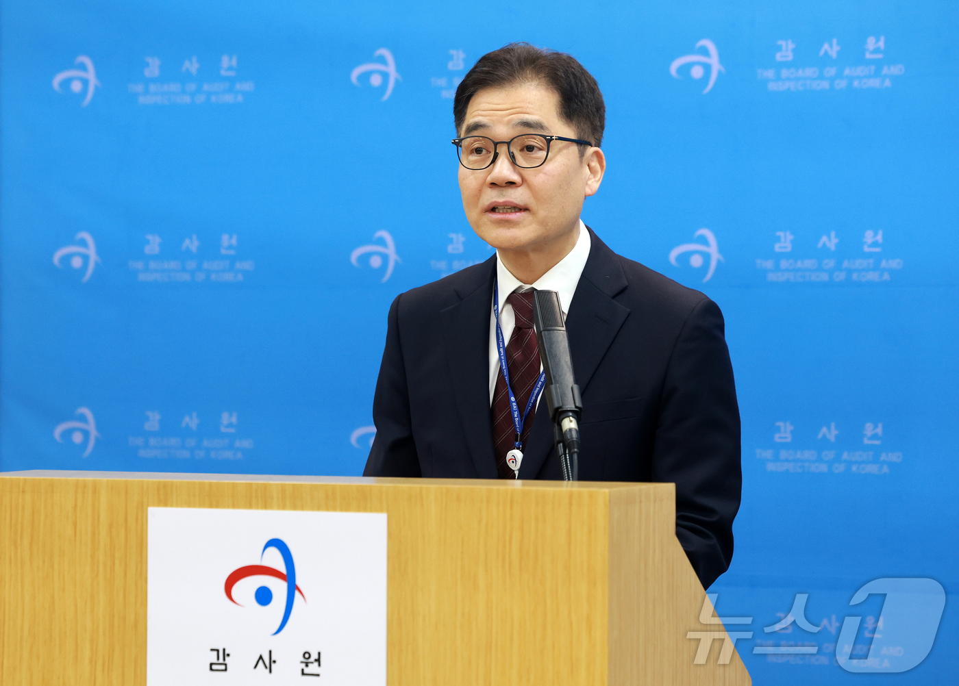 (서울=뉴스1) 이호윤 기자 = 행정안전감사국 제2과 김영호 과장이 4일 서울 종로구 감사원 제3별관 기자실에서 대한체육회 운영 및 관리·감독실태 주요 감사결과를 브리핑하고 있다. …