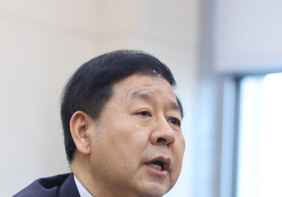 의원 질의 답변하는 구윤철