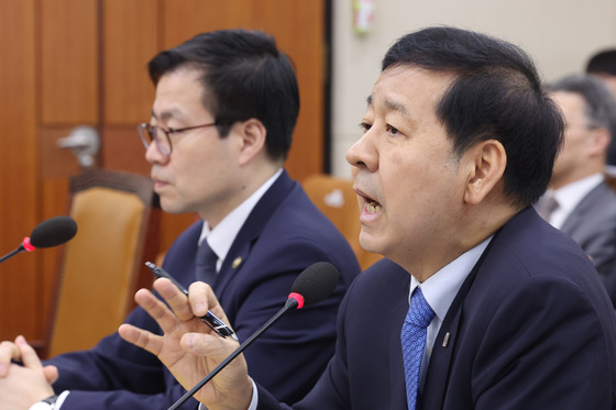 대미투자특위 답변하는 구윤철