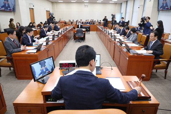 안건 상정하는 김상훈 대미투자특위 위원장