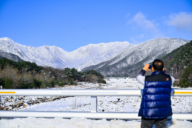 설악산 설경 담는 시민