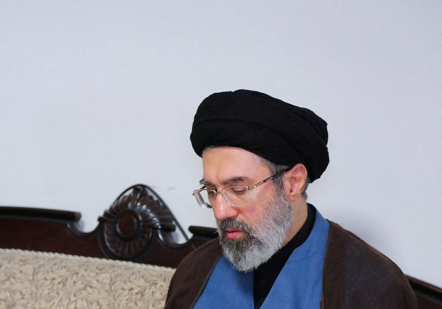 "새 최고지도자에 하메네이 아들 유력"…강성 혁명수비대 승리(종합)