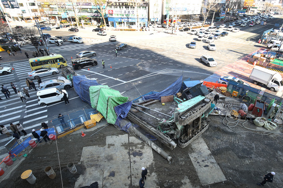 대구 만촌네거리 천공기 전도 사고 현장
