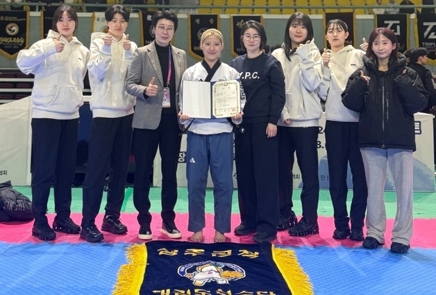 성주군청 여자태권도 유승민, '세계 품새 선수권대회 국대 선발