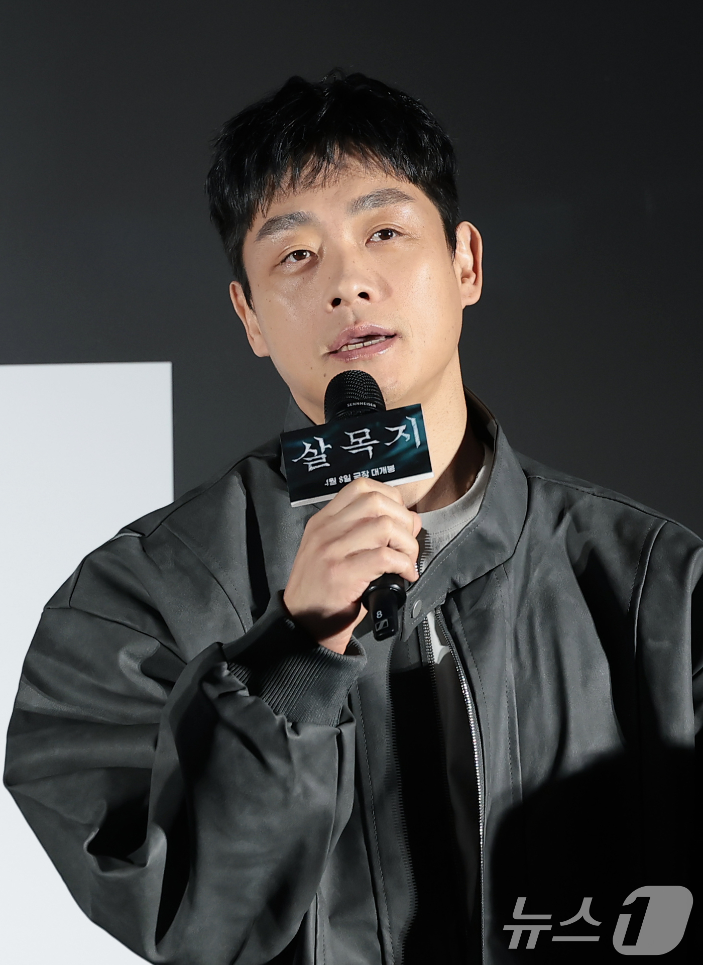 (서울=뉴스1) 권현진 기자 = 배우 김영성이 4일 서울 용산구 CGV용산아이파크몰에서 열린 영화 ‘살목지’(감독 이상민) 제작보고회에 참석해 인사말을 하고 있다.'살목지'는 살목 …