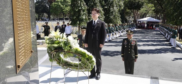 한국전 참전기념비 헌화하는 이재명 대통령