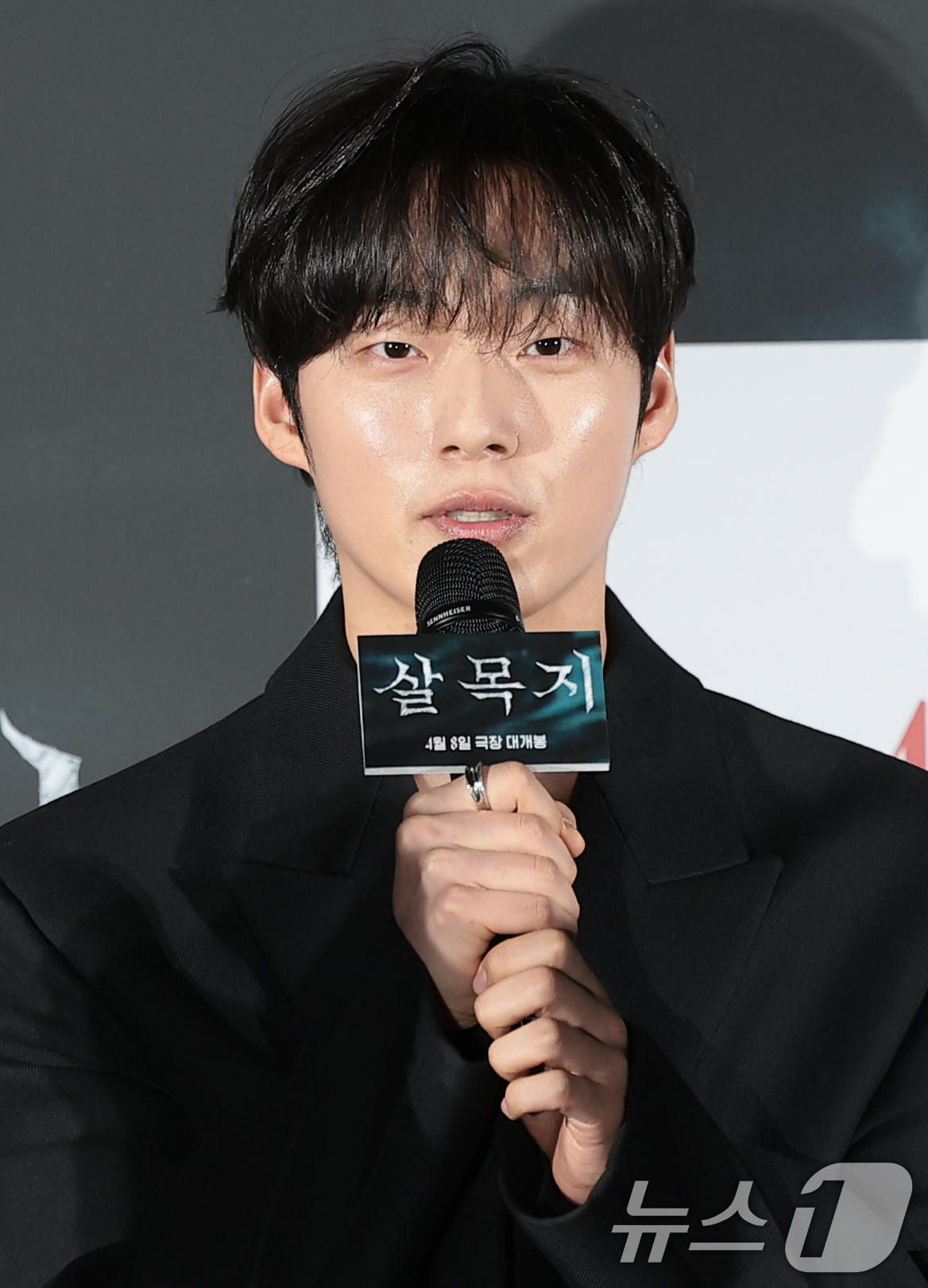 (서울=뉴스1) 권현진 기자 = 배우 윤재찬이 4일 서울 용산구 CGV용산아이파크몰에서 열린 영화 ‘살목지’(감독 이상민) 제작보고회에 참석해 인사말을 하고 있다.'살목지'는 살목 …