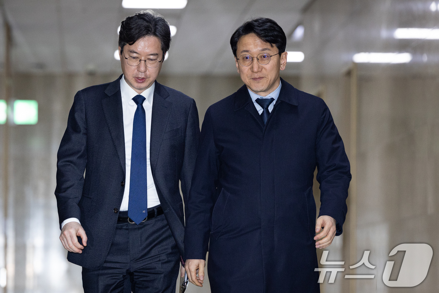 (서울=뉴스1) 유승관 기자 = 천준호 더불어민주당 원내운영수석부대표가 4일 서울 여의도 국회에서 여야 원내수석부대표 회동을 위해 운영위원장실로 향하고 있다. 2026.3.4/뉴스 …