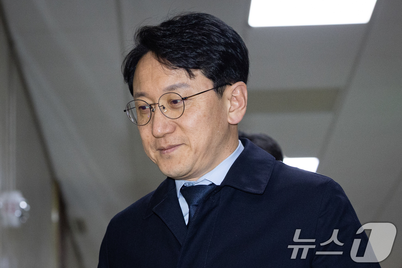 (서울=뉴스1) 유승관 기자 = 천준호 더불어민주당 원내운영수석부대표가 4일 서울 여의도 국회에서 여야 원내수석부대표 회동을 위해 운영위원장실로 향하고 있다. 2026.3.4/뉴스 …