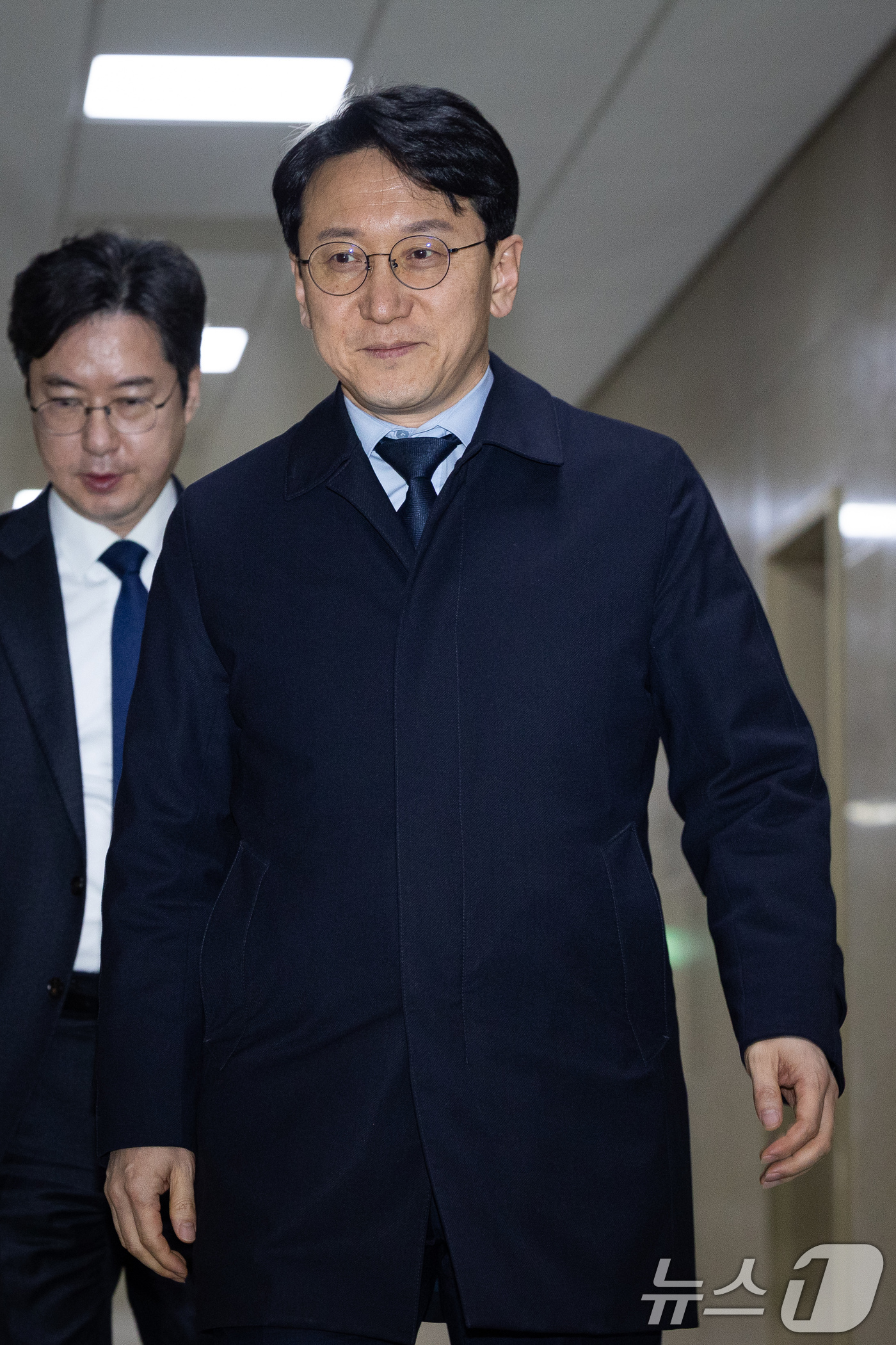 (서울=뉴스1) 유승관 기자 = 천준호 더불어민주당 원내운영수석부대표가 4일 서울 여의도 국회에서 여야 원내수석부대표 회동을 위해 운영위원장실로 향하고 있다. 2026.3.4/뉴스 …