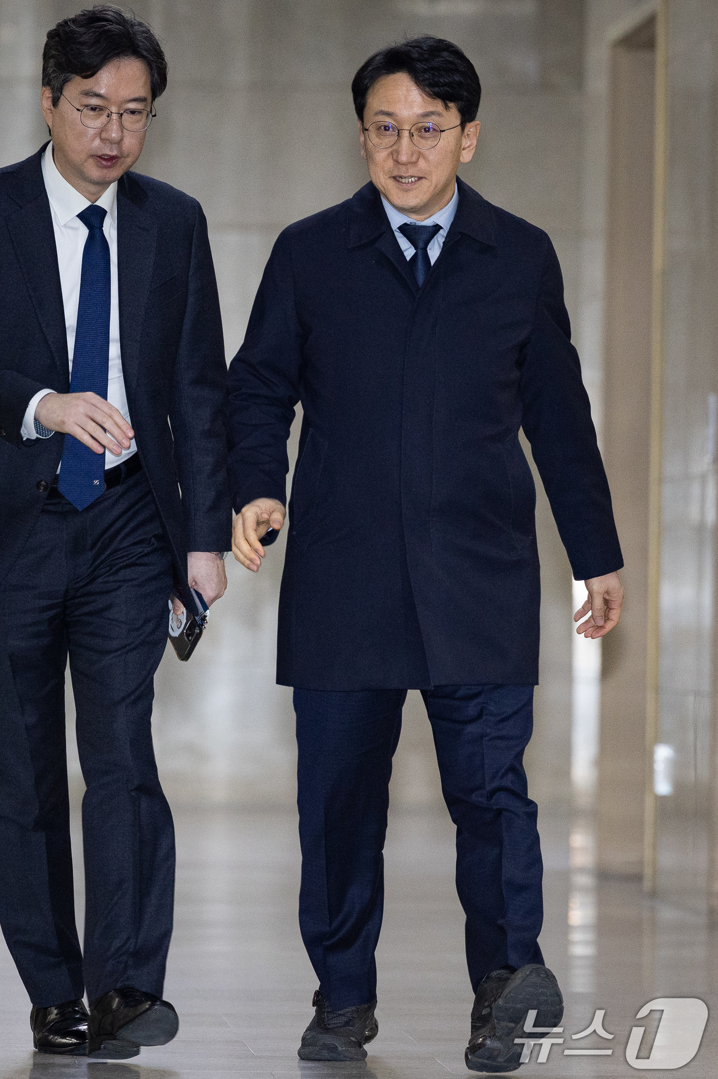(서울=뉴스1) 유승관 기자 = 천준호 더불어민주당 원내운영수석부대표가 4일 서울 여의도 국회에서 여야 원내수석부대표 회동을 위해 운영위원장실로 향하고 있다. 2026.3.4/뉴스 …