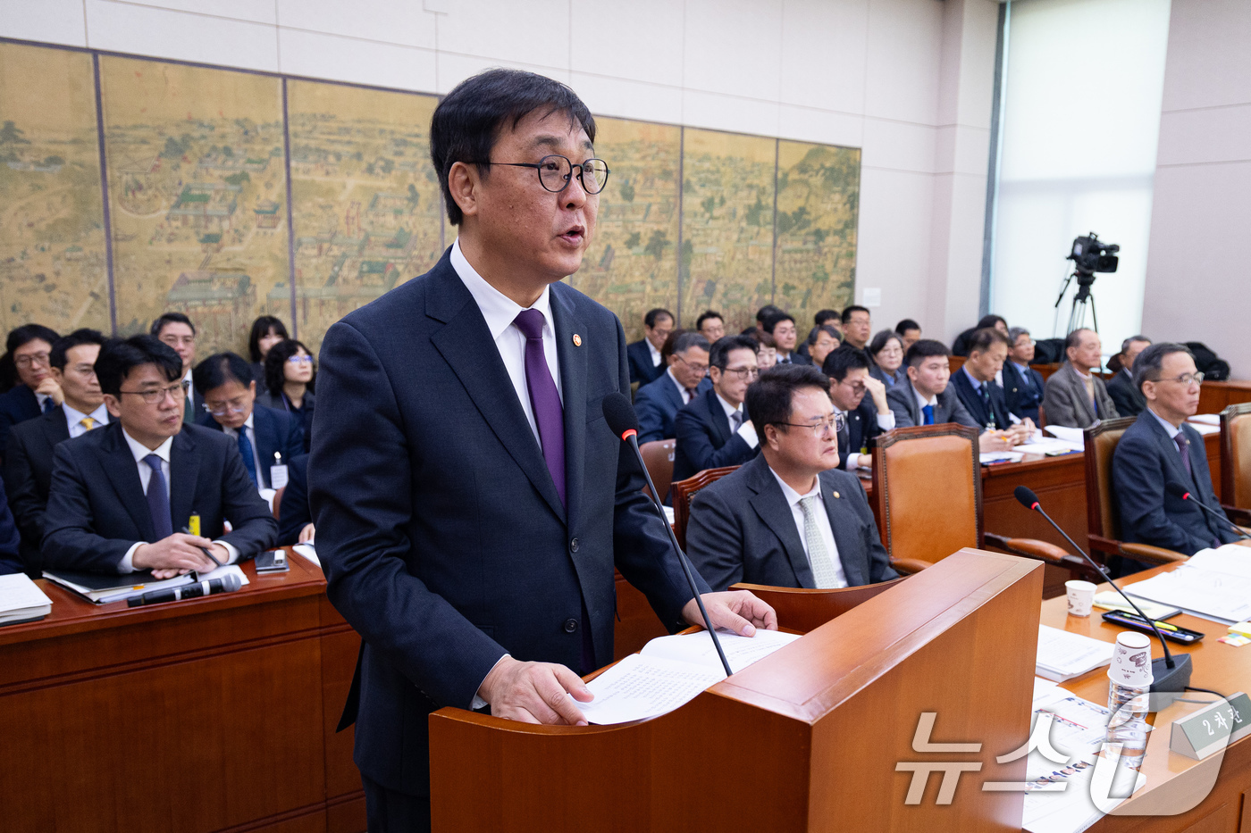 (서울=뉴스1) 유승관 기자 = 최휘영 문화체육관광부 장관이 4일 서울 여의도 국회에서 제432회 국회(임시회) 폐회중 열린 문화체육관광위원회 제3차 전체회의에 출석해 인사말을 하 …