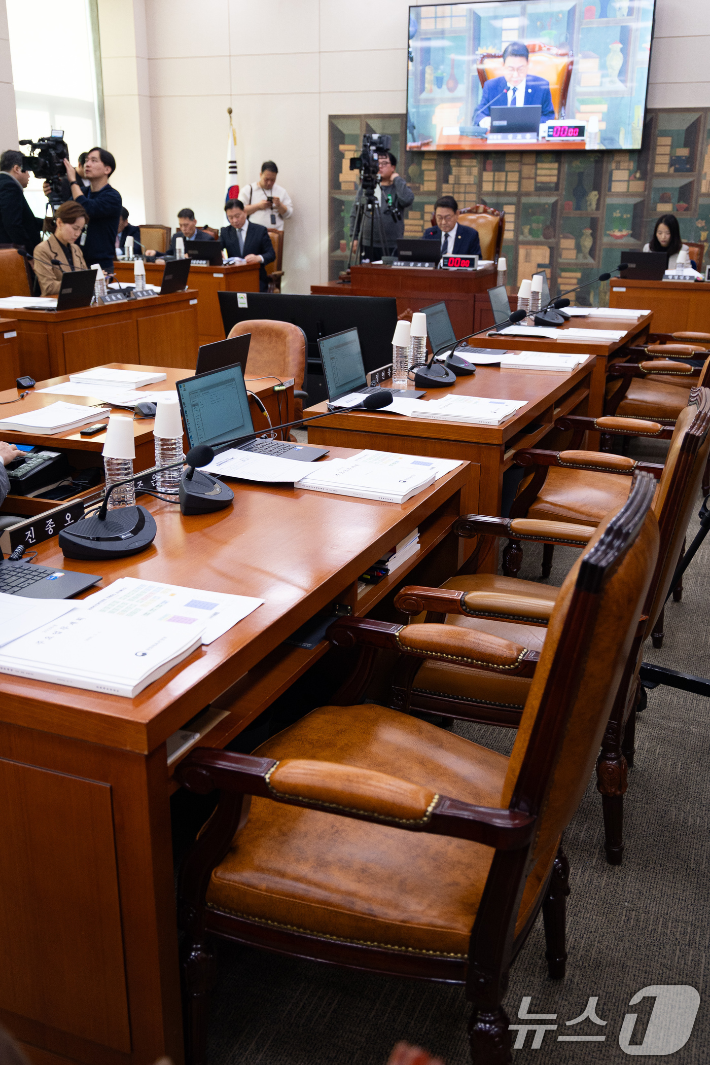 (서울=뉴스1) 유승관 기자 = 4일 서울 여의도 국회에서 제432회 국회(임시회) 폐회중 열린 문화체육관광위원회 제3차 전체회의에 국민의힘 위원석이 텅 비어 있다. 2026.3. …
