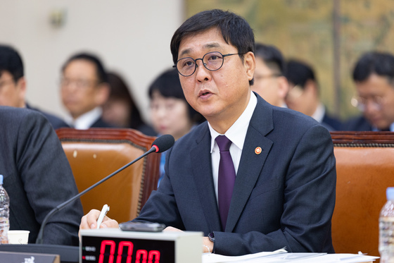 '딸깍 출판' 규제한다…문체부, AI 출판물 '도서관 납본 제외' 추진