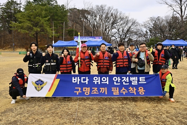 "구명조끼 착용하세요"…속초해경, 현장 홍보 강화