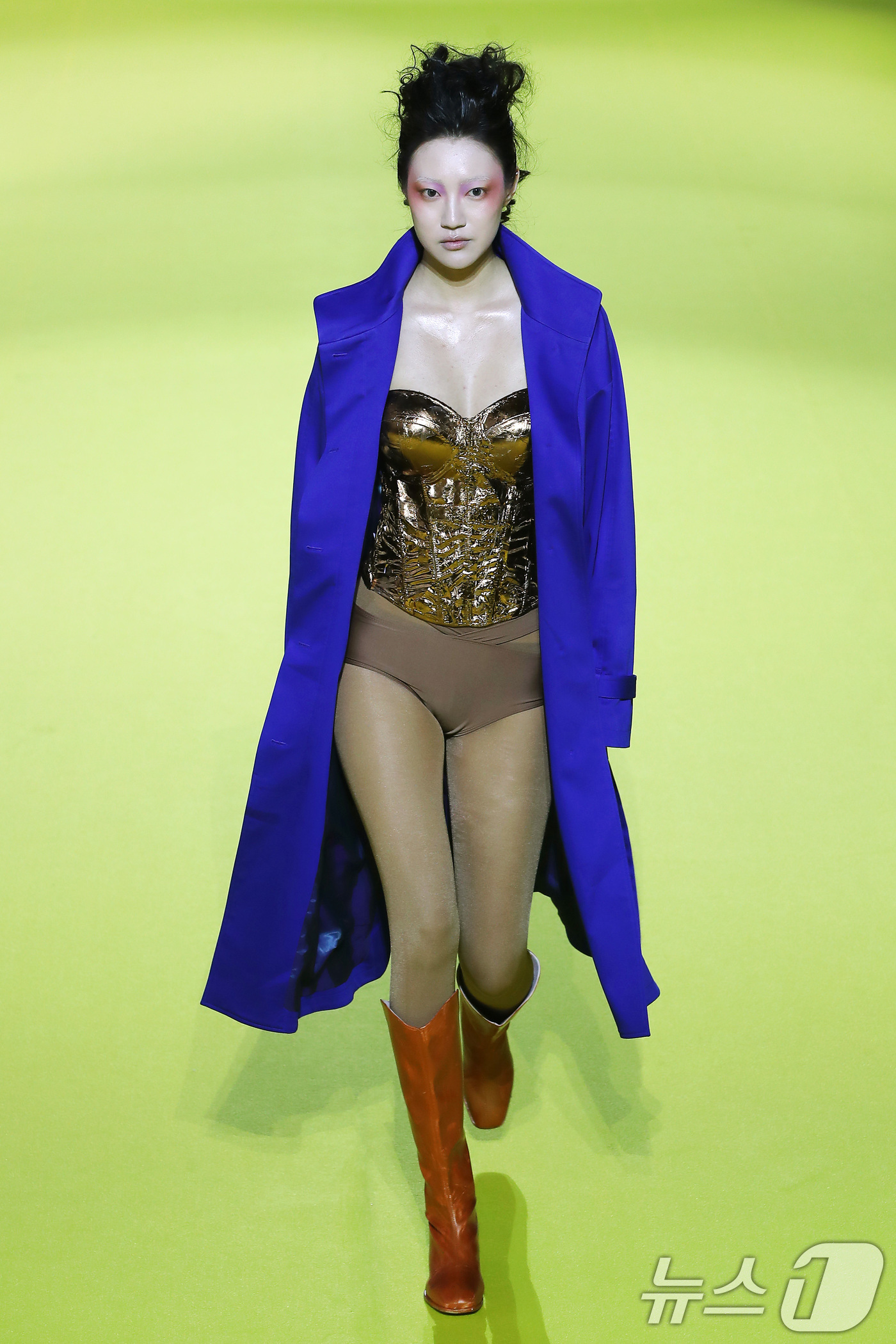 (대구=뉴스1) 공정식 기자 = 4일 대구 북구 엑스코(EXCO)에서 '2026 대구국제섬유박람회(PID)' 개막 축하 패션쇼가 열리고 있다. 오는 6일까지 계속되는 대구국제섬유박 …