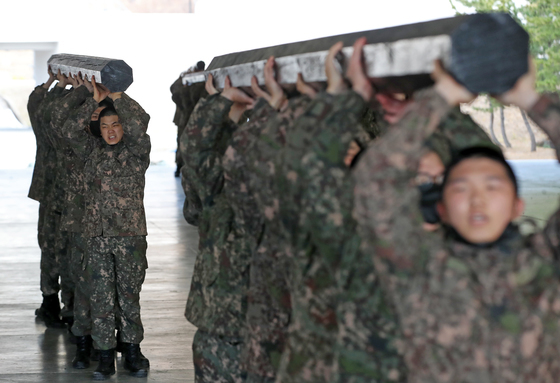 '악으로 깡으로'