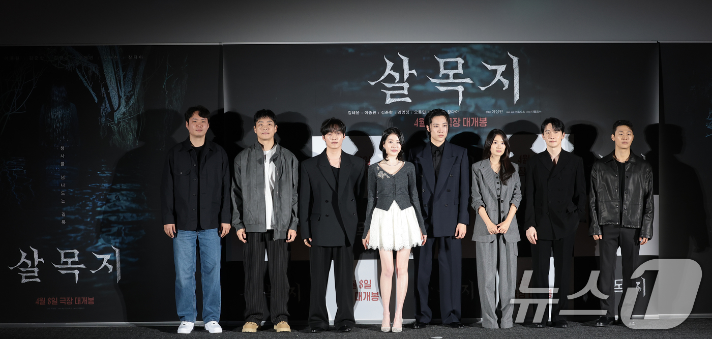 (서울=뉴스1) 권현진 기자 = 이상민 감독(왼쪽부터)과 배우 김영성, 윤재찬, 장다아, 이종원, 김혜윤, 김준한, 오동민이 4일 서울 용산구 CGV용산아이파크몰에서 열린 영화 ‘ …