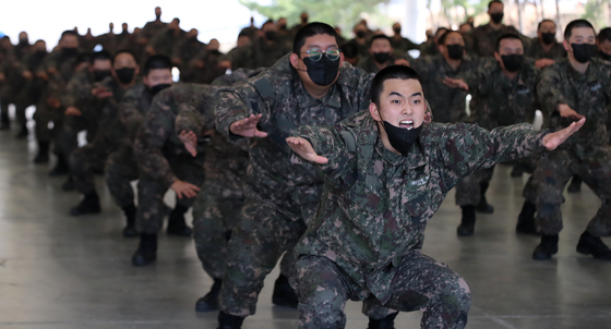 정예 해군을 향해