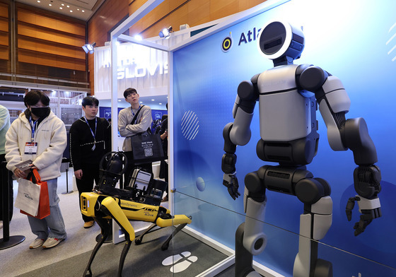 아틀라스 등 현대차 AI로봇, 코엑스서 국내 첫 일반공개