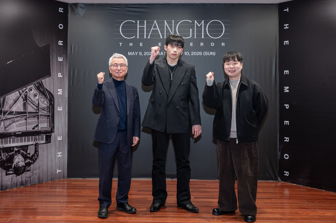 본문 이미지 - '창모: 더 엠퍼러' 제작발표회. 왼쪽부터 안호상 사장, 창모, 이광일 음악감독.(세종문화회관 제공)