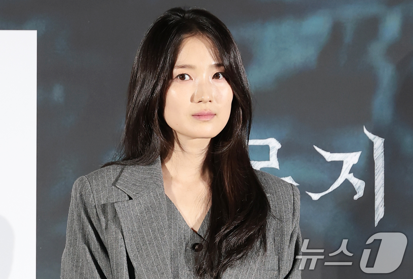 (서울=뉴스1) 권현진 기자 = 배우 김혜윤이 4일 서울 용산구 CGV용산아이파크몰에서 열린 영화 ‘살목지’(감독 이상민) 제작보고회에 참석해 포즈를 취하고 있다.'살목지'는 살목 …