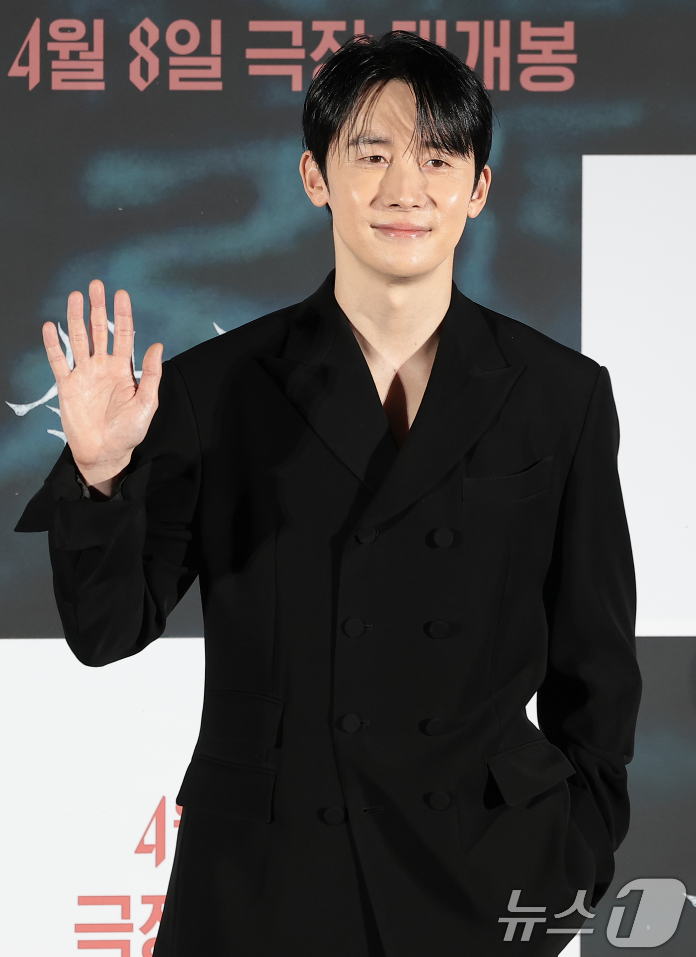 (서울=뉴스1) 권현진 기자 = 배우 김준한이 4일 서울 용산구 CGV용산아이파크몰에서 열린 영화 ‘살목지’(감독 이상민) 제작보고회에 참석해 포즈를 취하고 있다.'살목지'는 살목 …