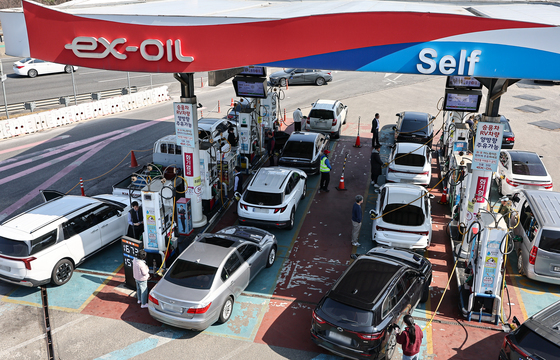 "어제 1699원에 '품절', 오늘 1999원 재판매"…주유소 이 와중에 장난하나