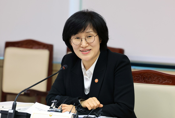 모두발언하는 원민경 장관