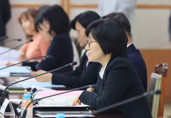 발언하는 원민경 장관