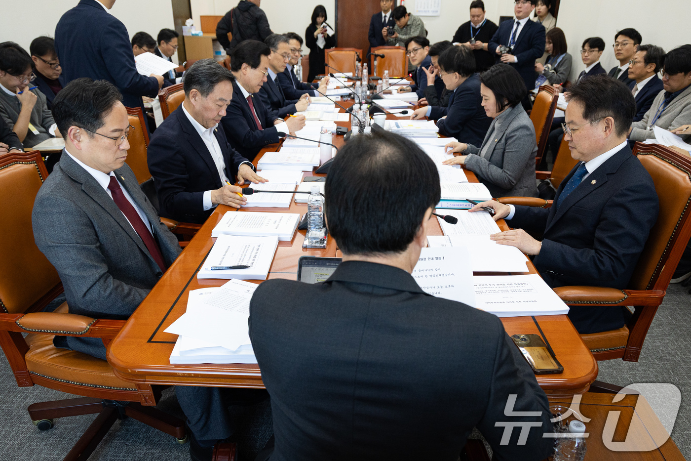 (서울=뉴스1) 유승관 기자 = 4일 서울 여의도 국회에서 제432회 국회(임시회) 폐회중 열린 대미투자특별법 처리를 위한 특별위원회 제1차 법안심사소위원회에서 정태호 법안심사소위 …