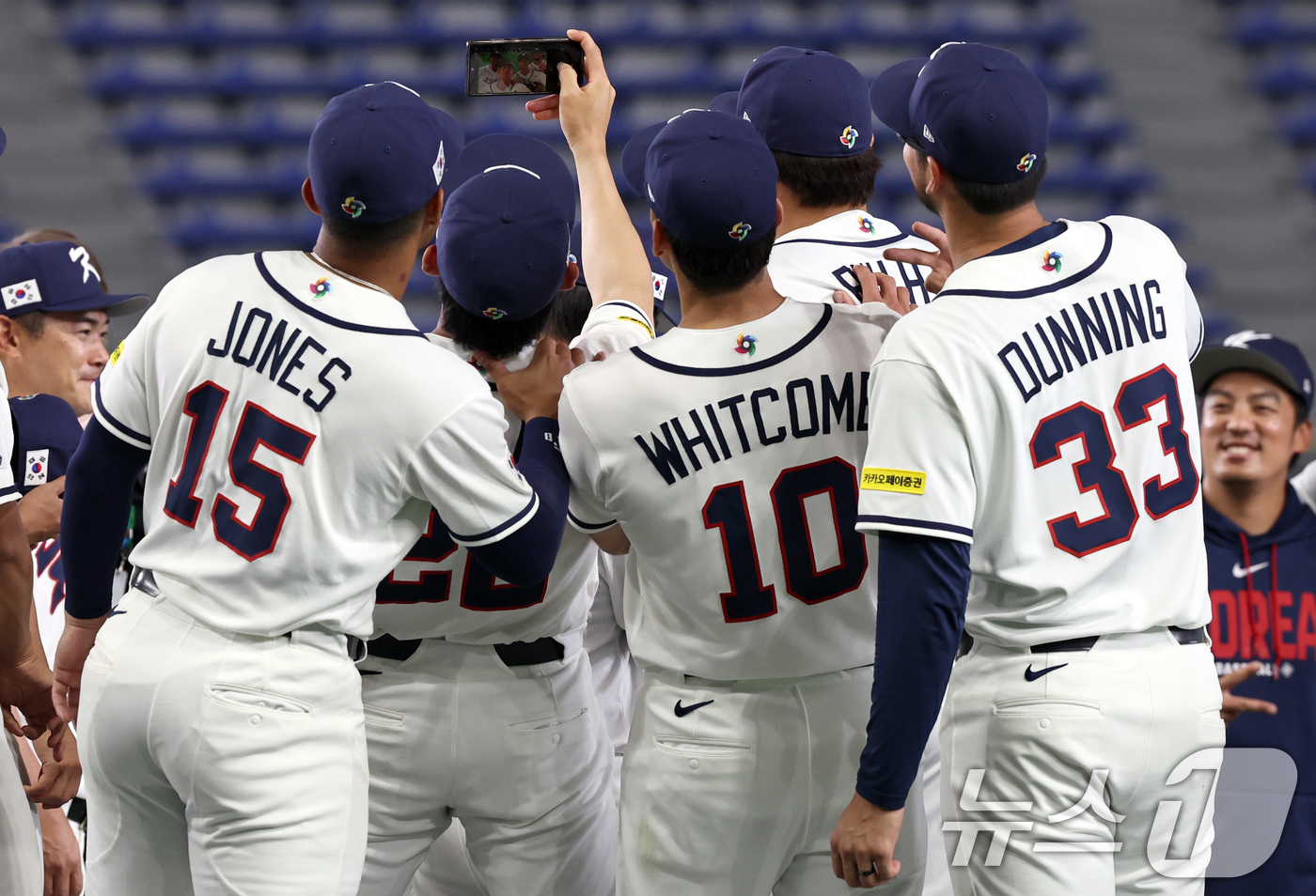 (도쿄=뉴스1) 구윤성 기자 = 2026 월드베이스볼클래식(WBC) 대한민국 국가대표팀 저마이 존스(왼쪽부터)와 이정후, 셰이 위트컴, 데인 더닝이 4일 일본 도쿄돔에서 공식훈련을 …