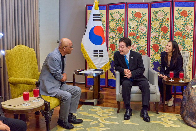 과거 인연 있는 노동자와 만난 이재명 대통령