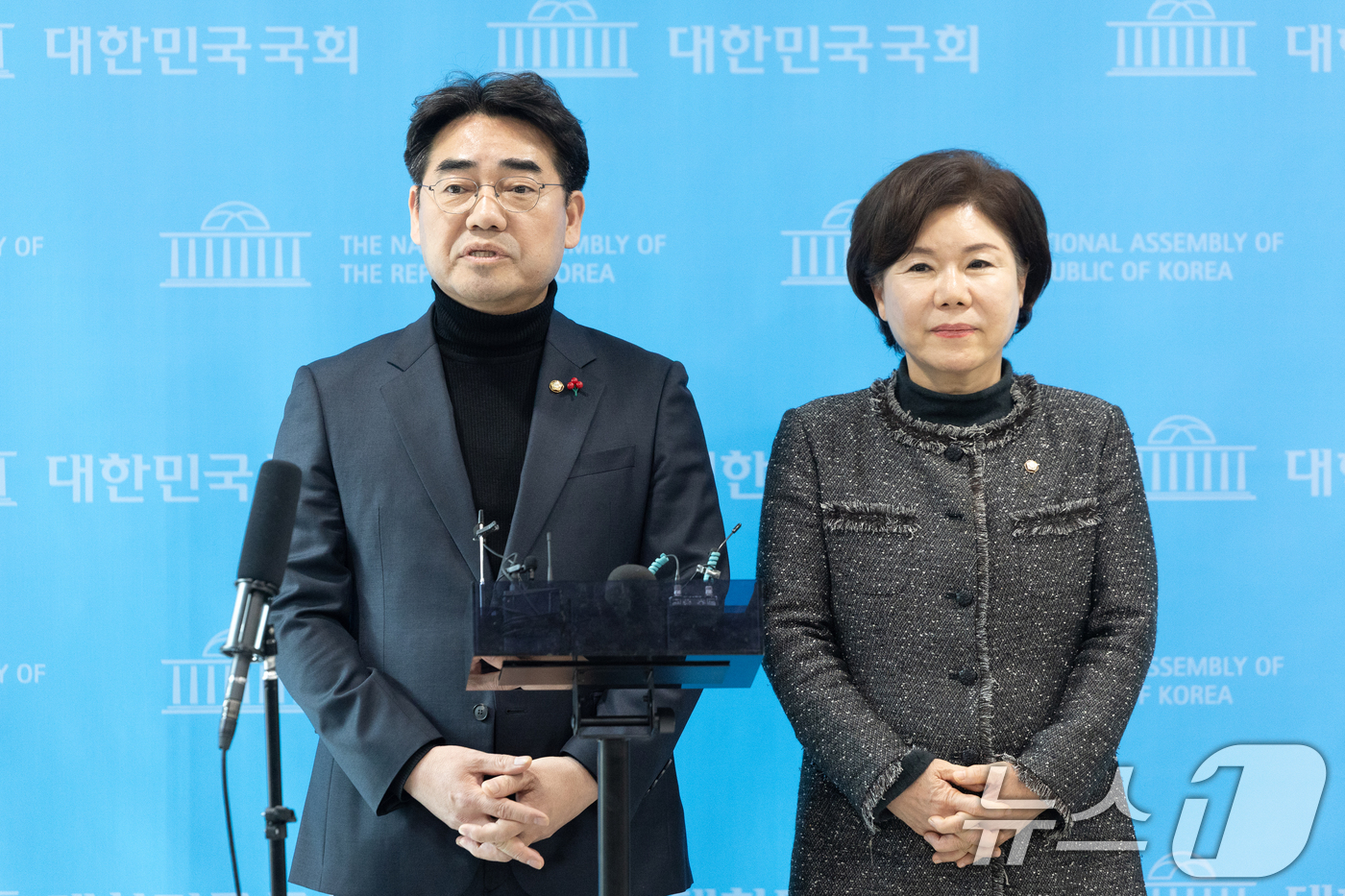 (서울=뉴스1) 이승배 기자 = 이성권 국민의힘 의원이 4일 서울 여의도 국회 소통관에서 당내 개혁·소장파 의원 모임인 '대안과미래'의 송언석 원내대표, 장동혁 대표와의 면담에 관 …