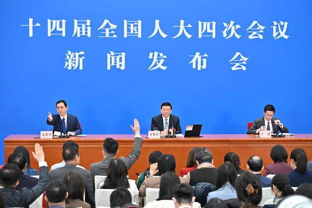 中전인대 "미중 싸우면 둘 다 손해…제멋대로 행동 말라"(종합)