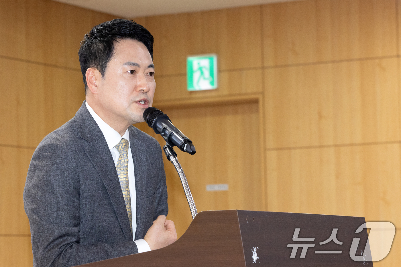 (서울=뉴스1) 이승배 기자 = 장동혁 국민의힘 대표가 4일 서울 여의도 국회 의원회관에서 열린 여의도연구원 창립 31주년, '글로벌 대전환 시대, 이재명 정부 정책: 평가와 전망 …