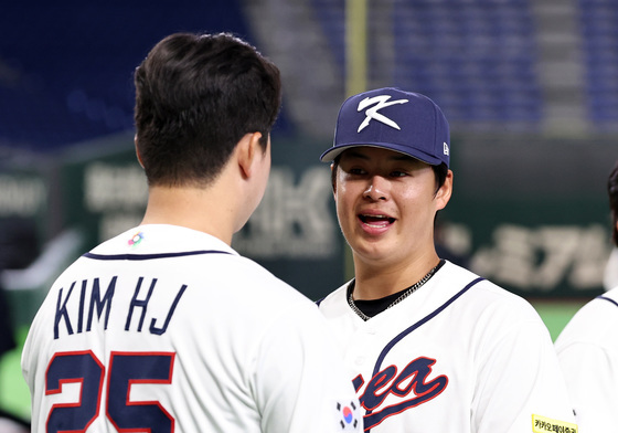 김형준과 대화하는 노시환