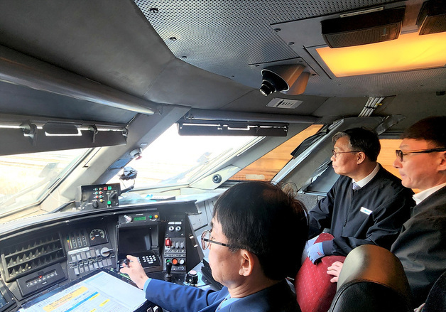 김태승 코레일 사장, 고속철도 시범 교차운행 현장점검