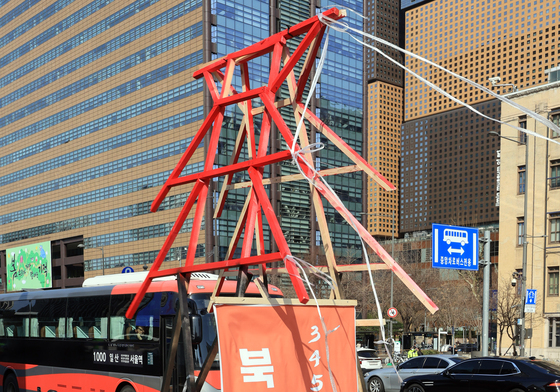 퍼포먼스하는 송전탑 반대 전국 대책위