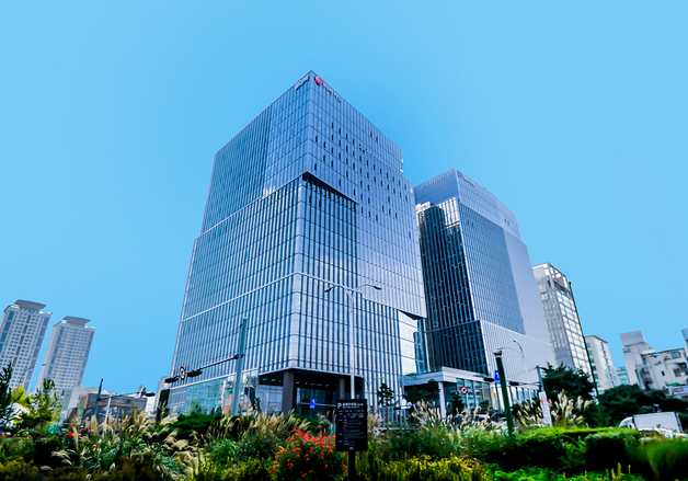 케이뱅크 오늘 증시 입성…대주주 비씨카드 '1조원 리스크' 피했다