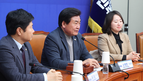 인사말하는 소병훈 위원장