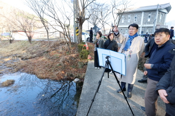 산란지까지 주차장 될 뻔…우범기 "전면 보류" 현장서 지시