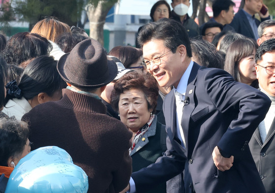 성동구민들과 마지막 인사나누는 정원오