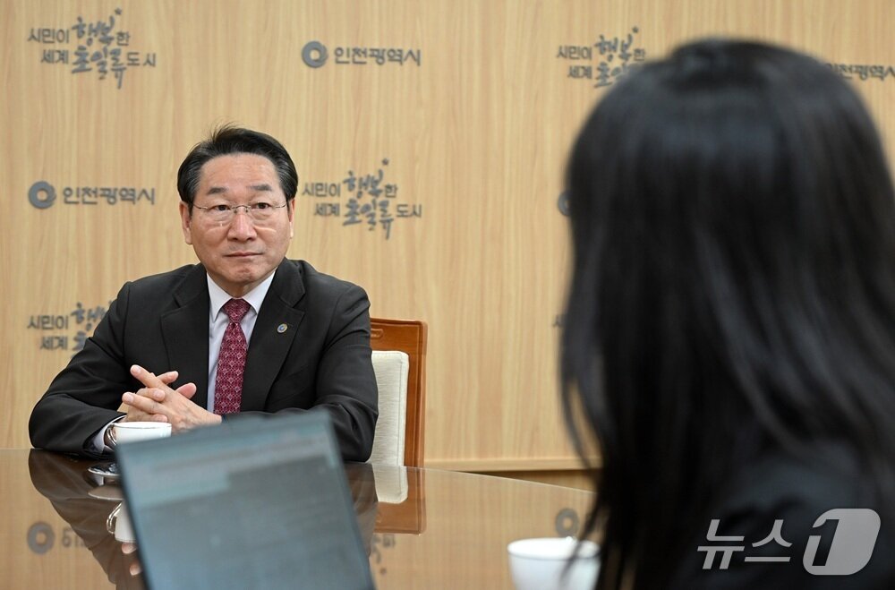 본문 이미지 - 유정복 시장이 자신의 정치 철학에 대해 나누고 있다. (인천시 제공.재판매 및 DB금지)