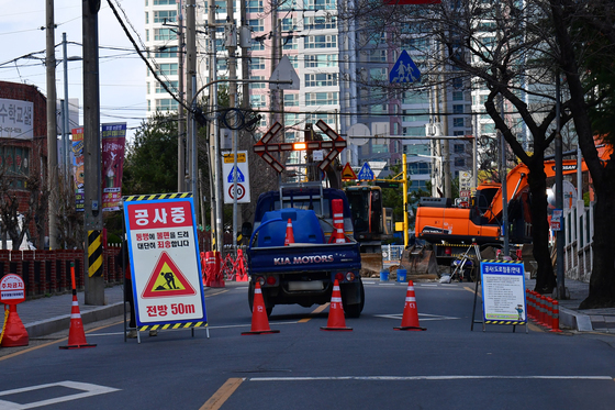 사전 예고 없는 공사에 시민들 어리둥절